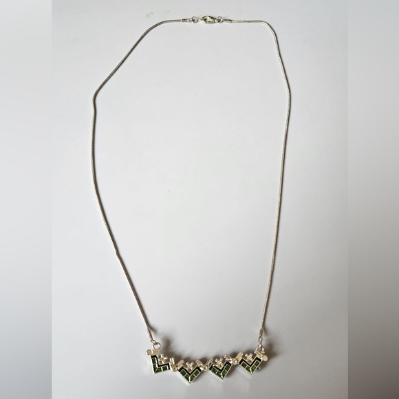 Elegant S925 Silver and Green Necklace - Picture 3 of 7